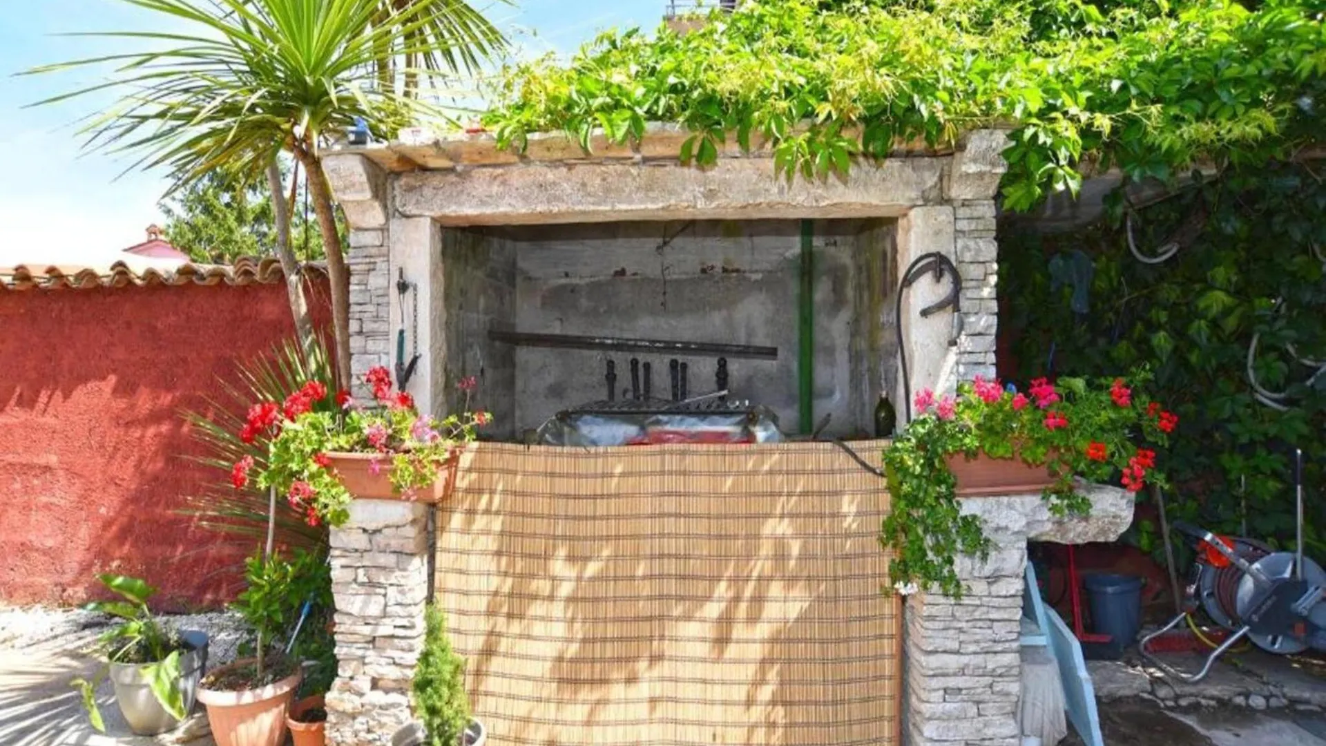 Cozy Apartment With Shared Pool Valbandon