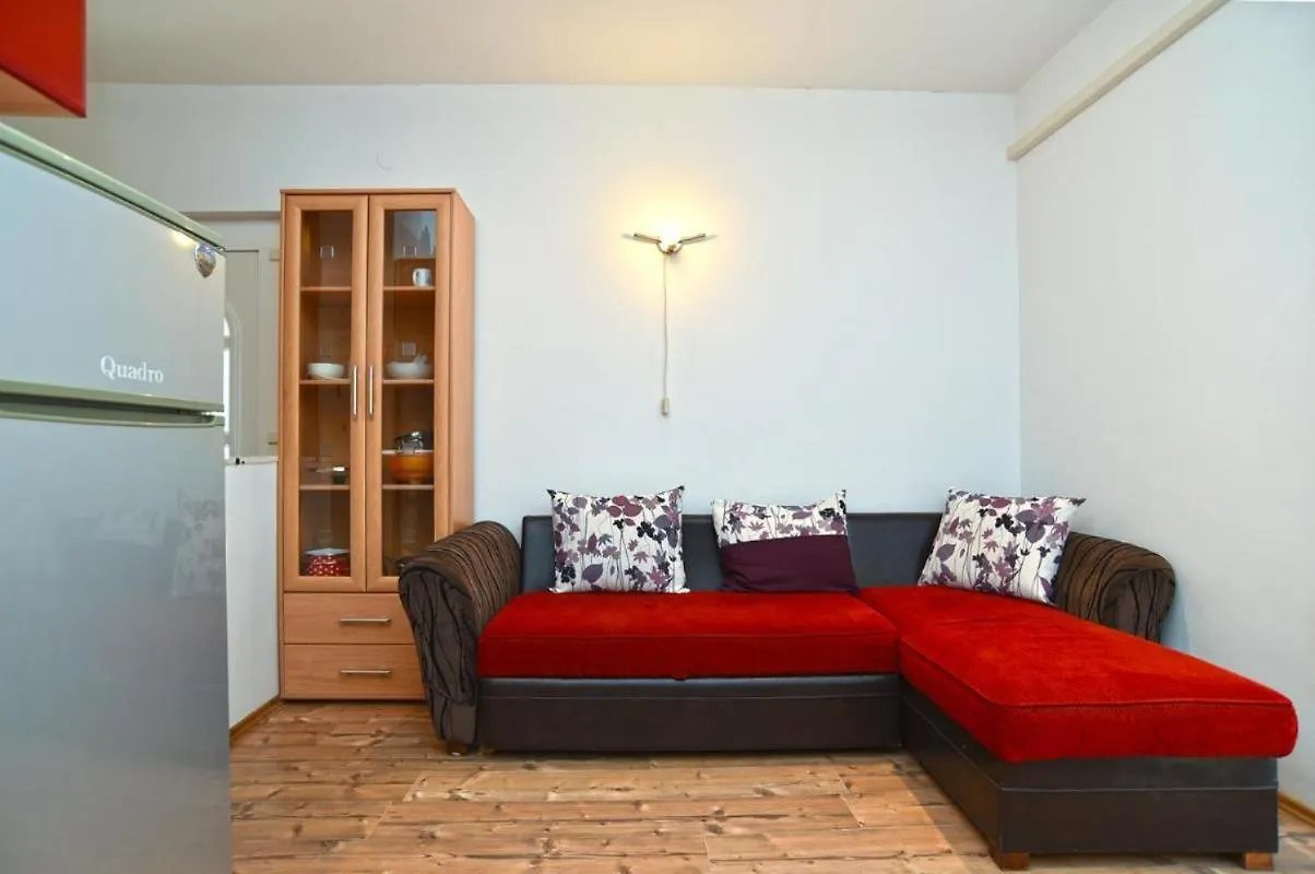 Cozy Apartment With Shared Pool Valbandon
