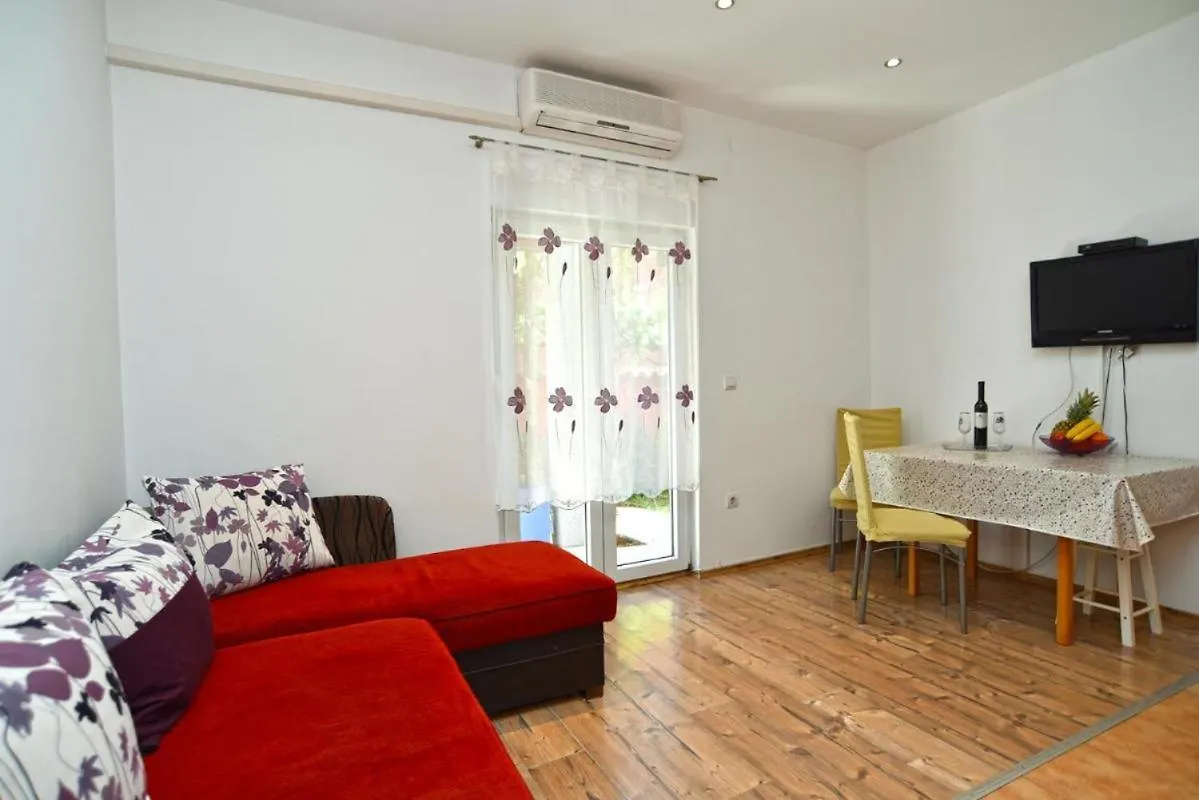 Cozy Apartment With Shared Pool Valbandon