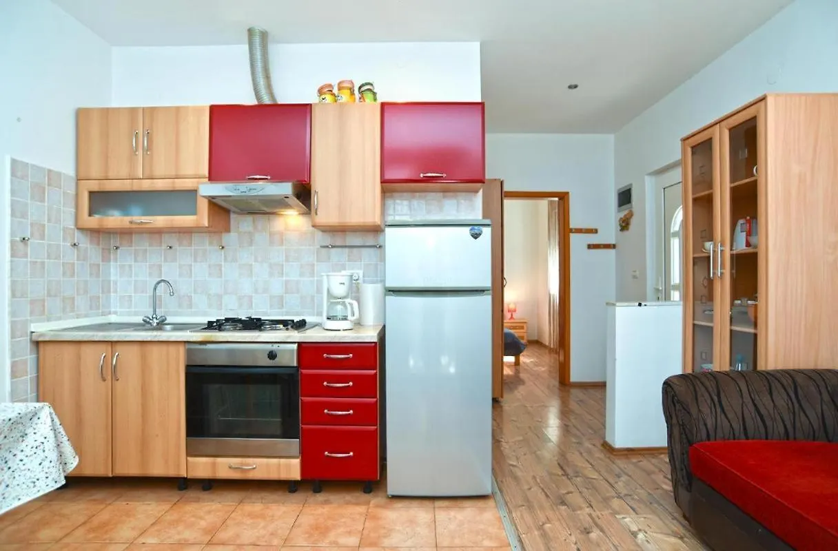 Cozy Apartment With Shared Pool Valbandon Croatia