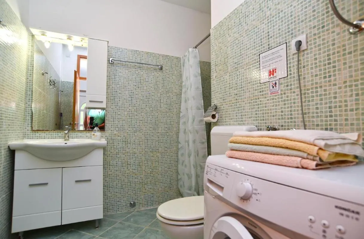 Cozy Apartment With Shared Pool Valbandon