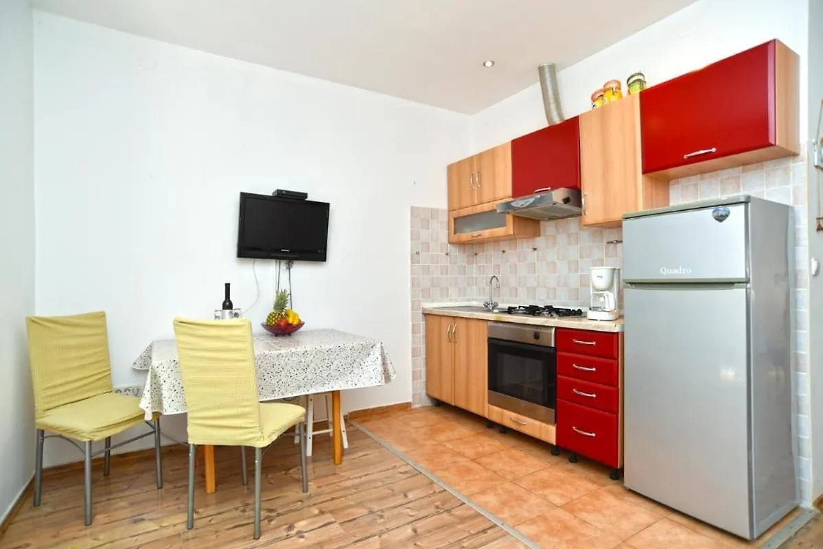 Cozy Apartment With Shared Pool location