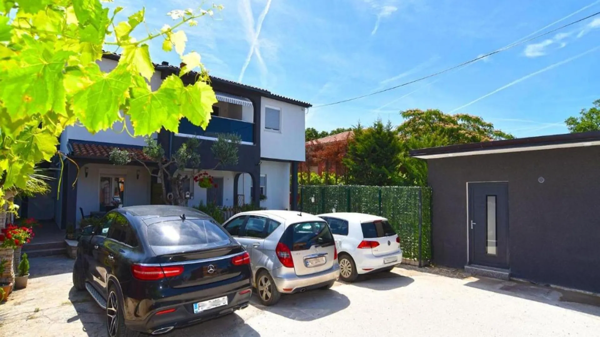 Cozy Apartment With Shared Pool Valbandon