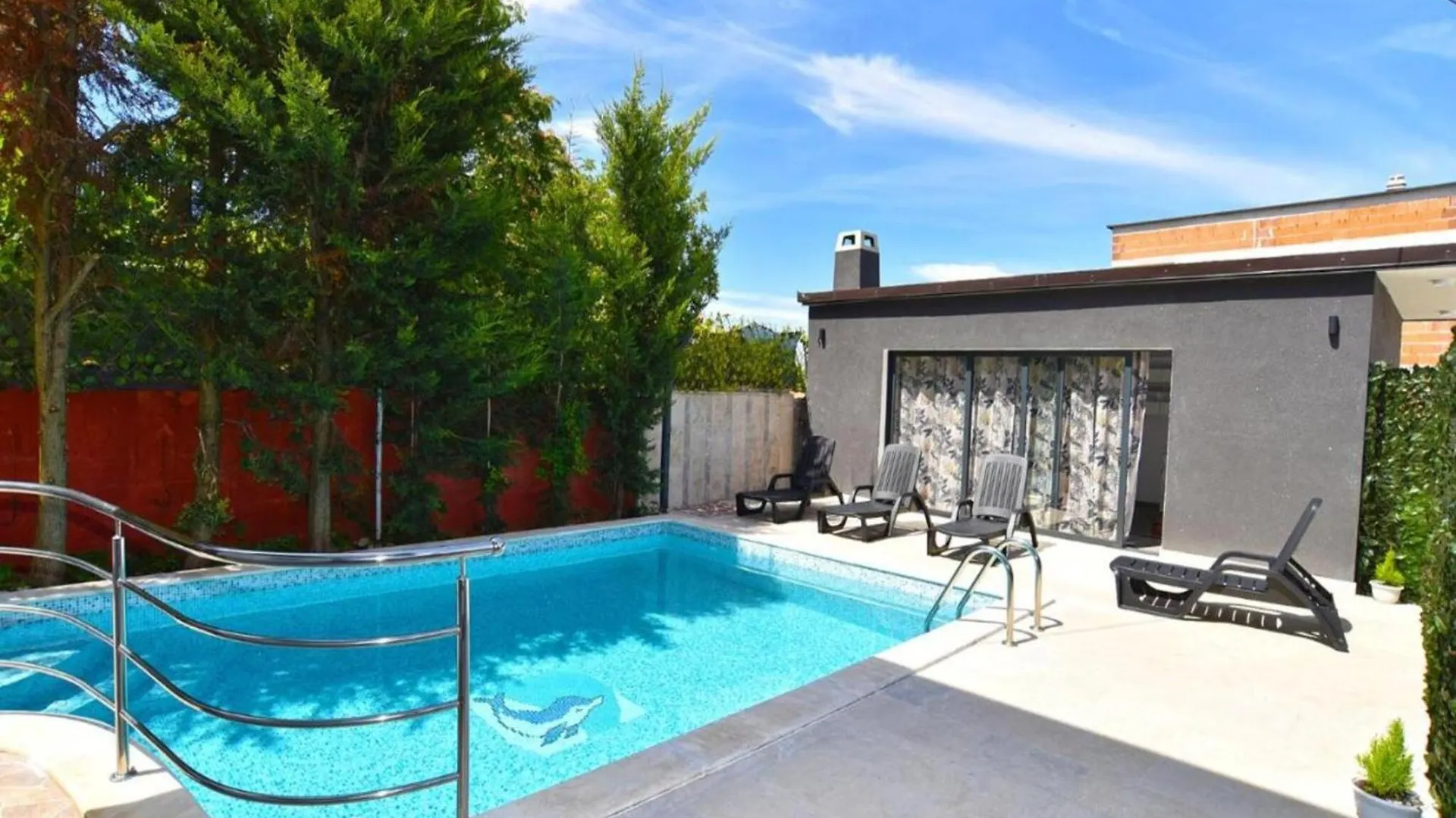 Cozy Apartment With Shared Pool Valbandon